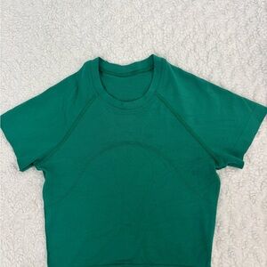 Green lululemon cropped swiftly tee